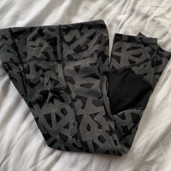 Lululemon Size 4, Running Leggings - Picture 3 of 4